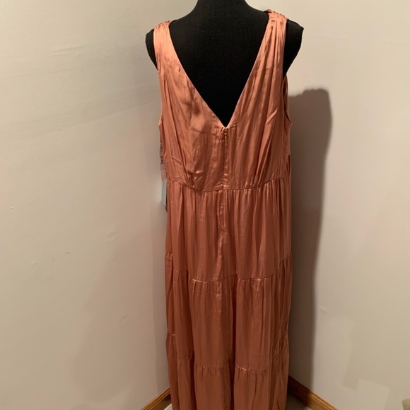 Maggy London Empire Waist Sleeveless Tiered Maxi Dress Desert Sand 16W NWT - Picture 3 of 6